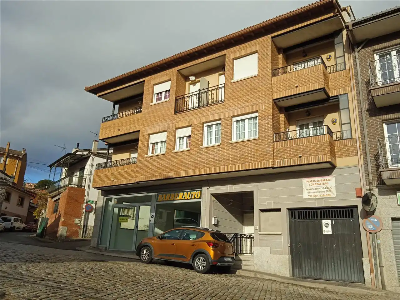 Exterior view of Garage for sale in El Hoyo de Pinares 