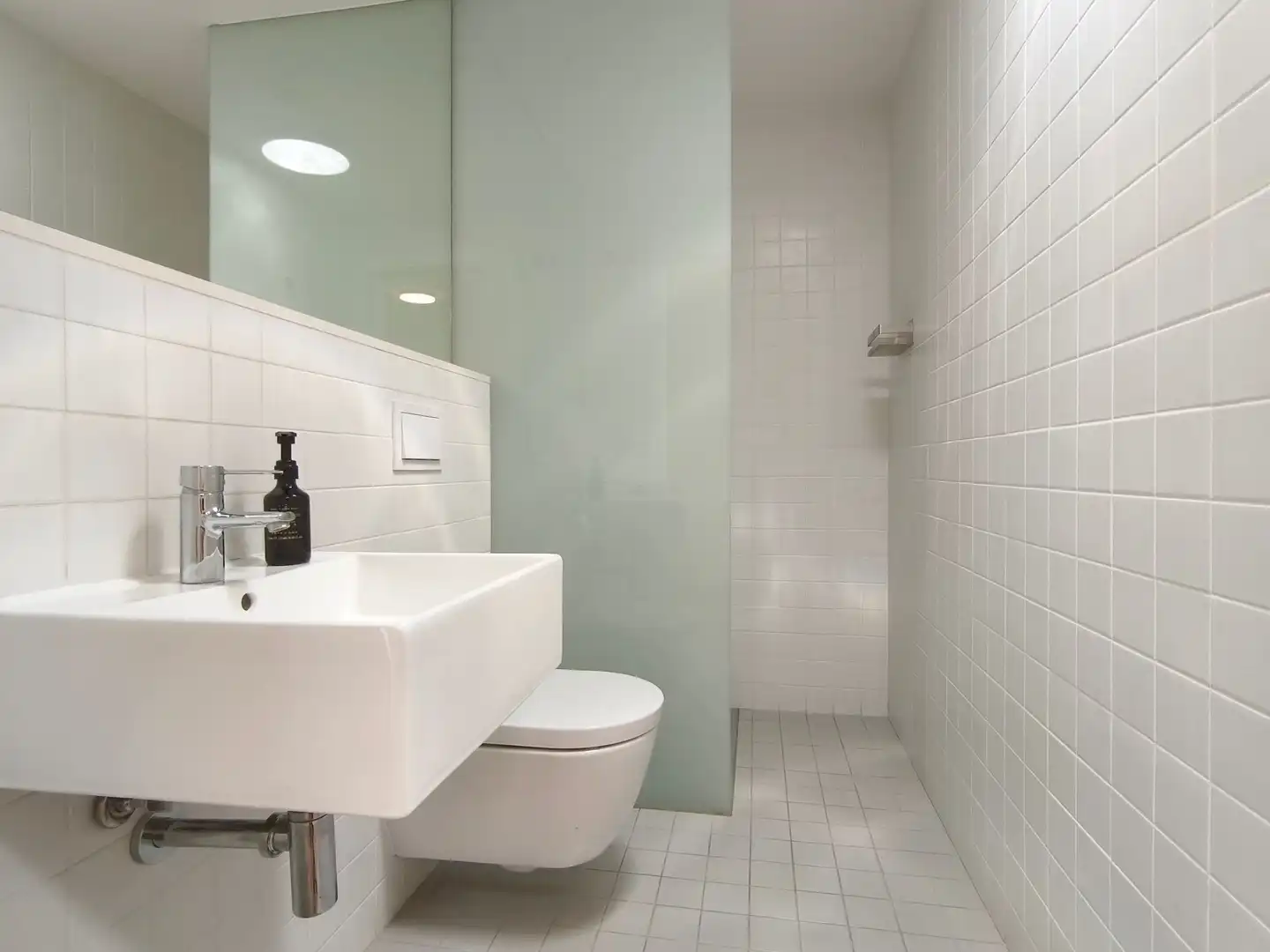 Bathroom of Attic for rent in Girona  with Air Conditioner, Heating and Terrace