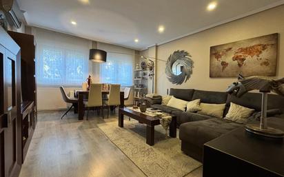 Living room of Flat for sale in Elda  with Air Conditioner, Heating and Balcony