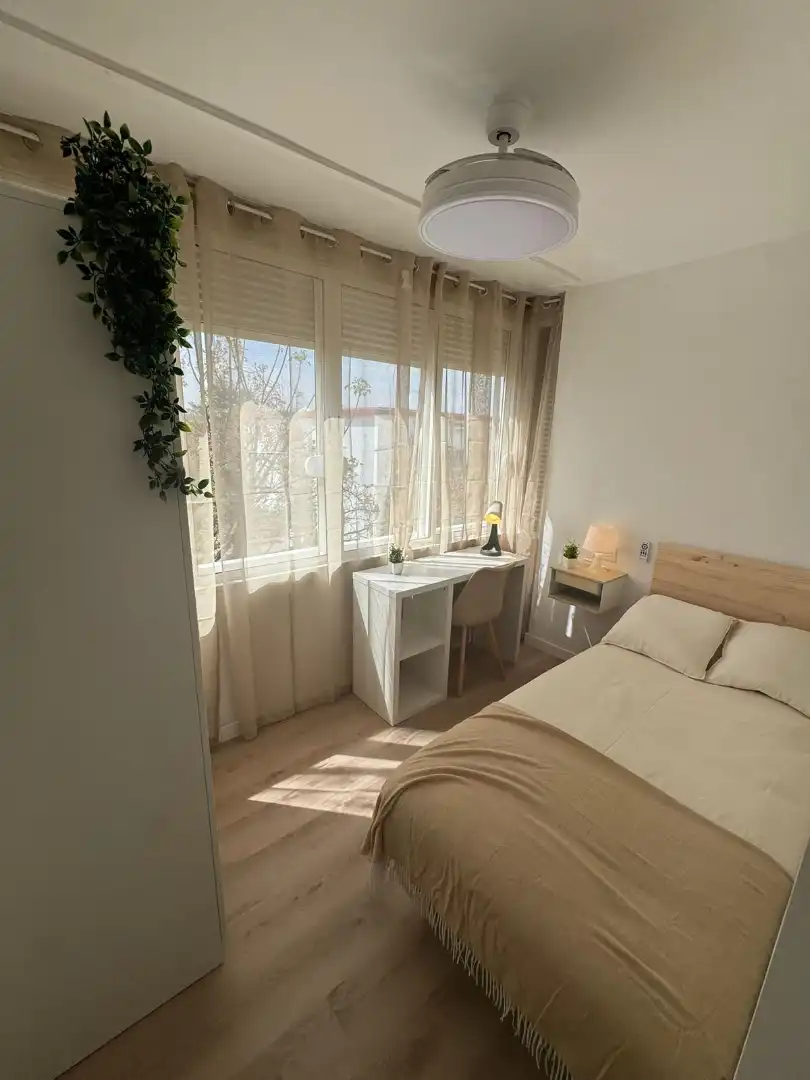 Schlafzimmer von Wohnung zum Verkauf in Sevilla mit Klimaanlage, Möbliert und Ofen