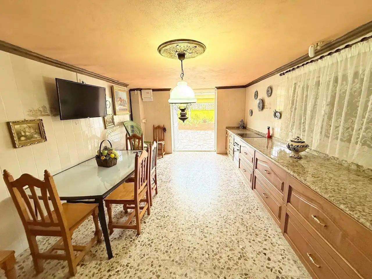 Cocina de Casa o chalet en venta en Vélez-Málaga con Aire acondicionado, Calefacción y Jardín privado