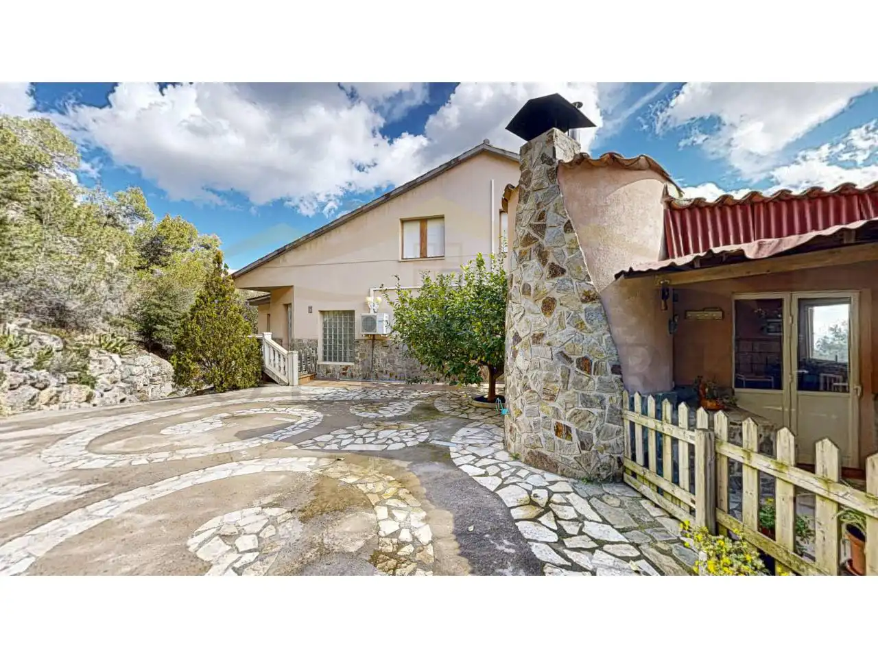 Vista exterior de Casa o xalet en venda en Corbera de Llobregat amb Aire condicionat, Calefacció i Jardí privat