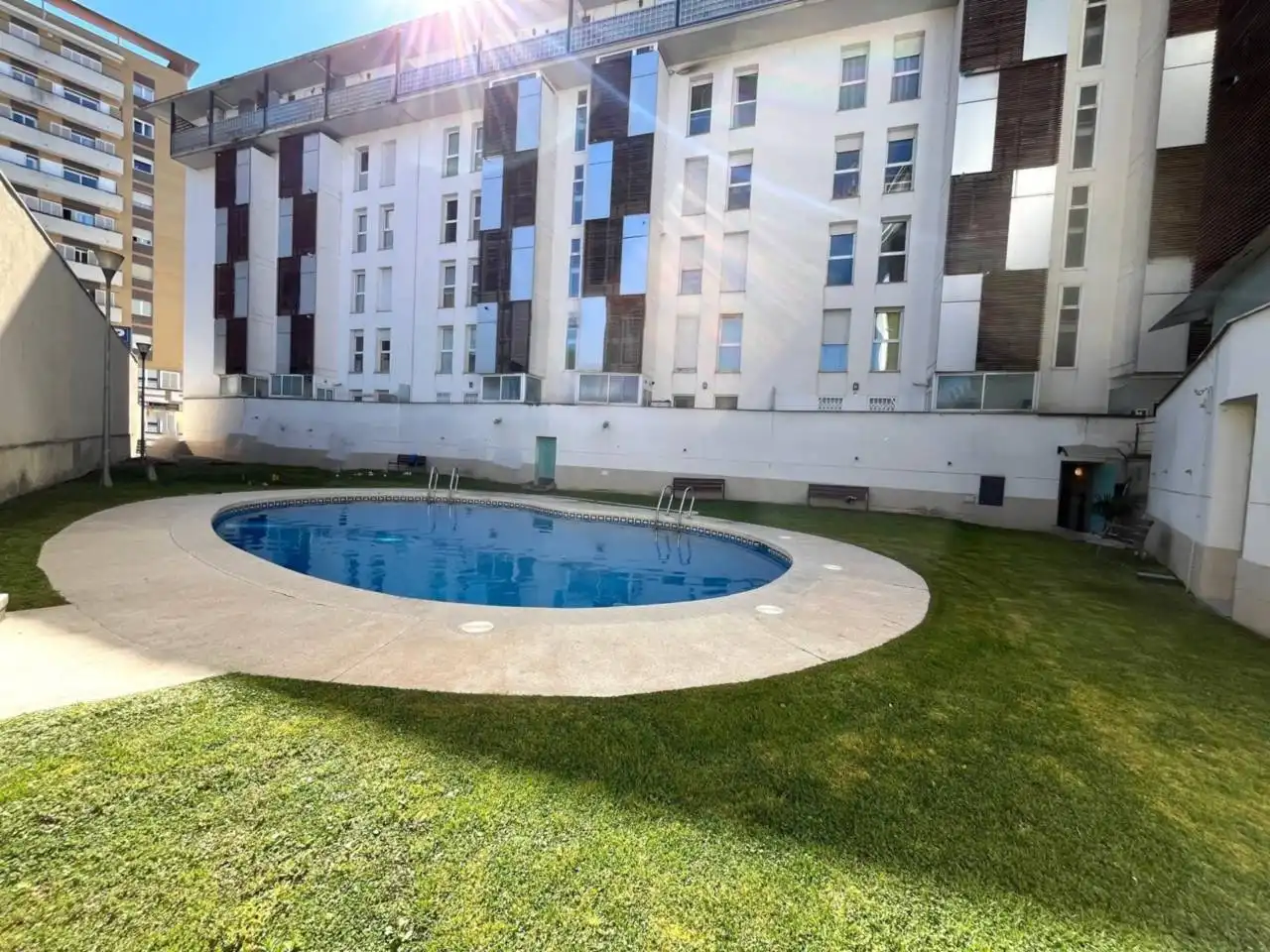Piscina de Pis en venda en Girona amb Aire condicionat, Calefacció i Terrassa