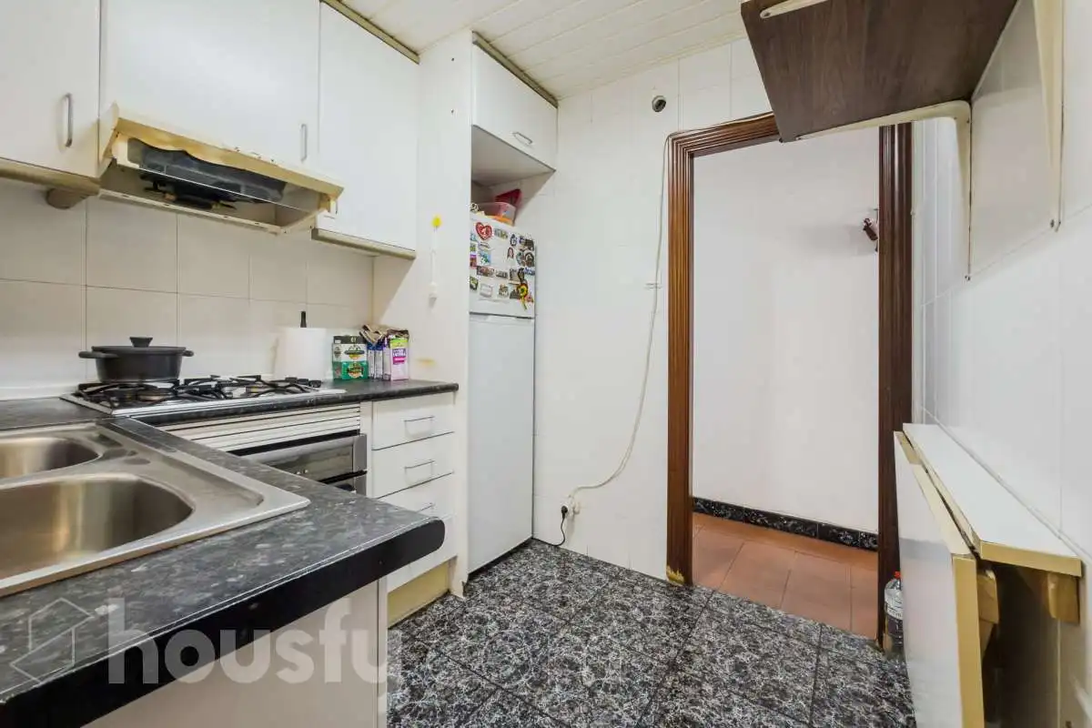 Cuina de Pis en venda en Badalona amb Aire condicionat, Terrassa i Balcó