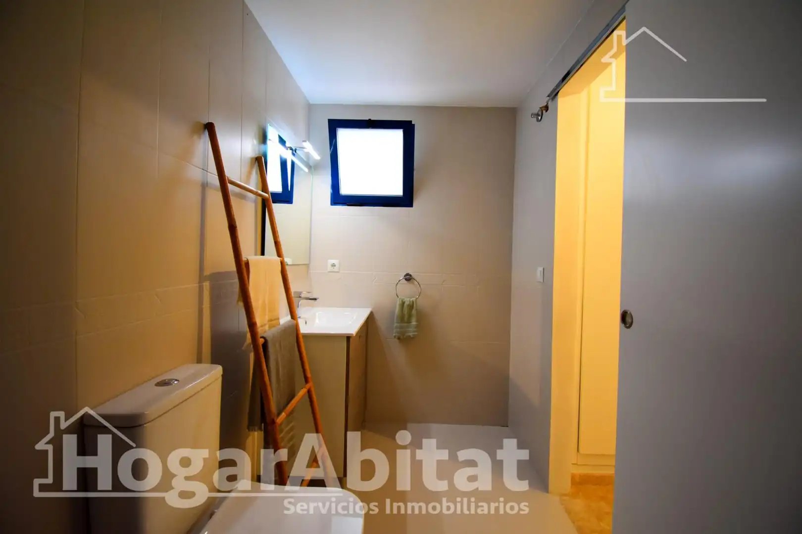 Bathroom of Flat for sale in Oliva  with Air Conditioner, Heating and Terrace