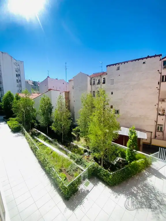 Vista exterior de Piso de alquiler en Madrid con Aire acondicionado, Calefacción y Jardín privado