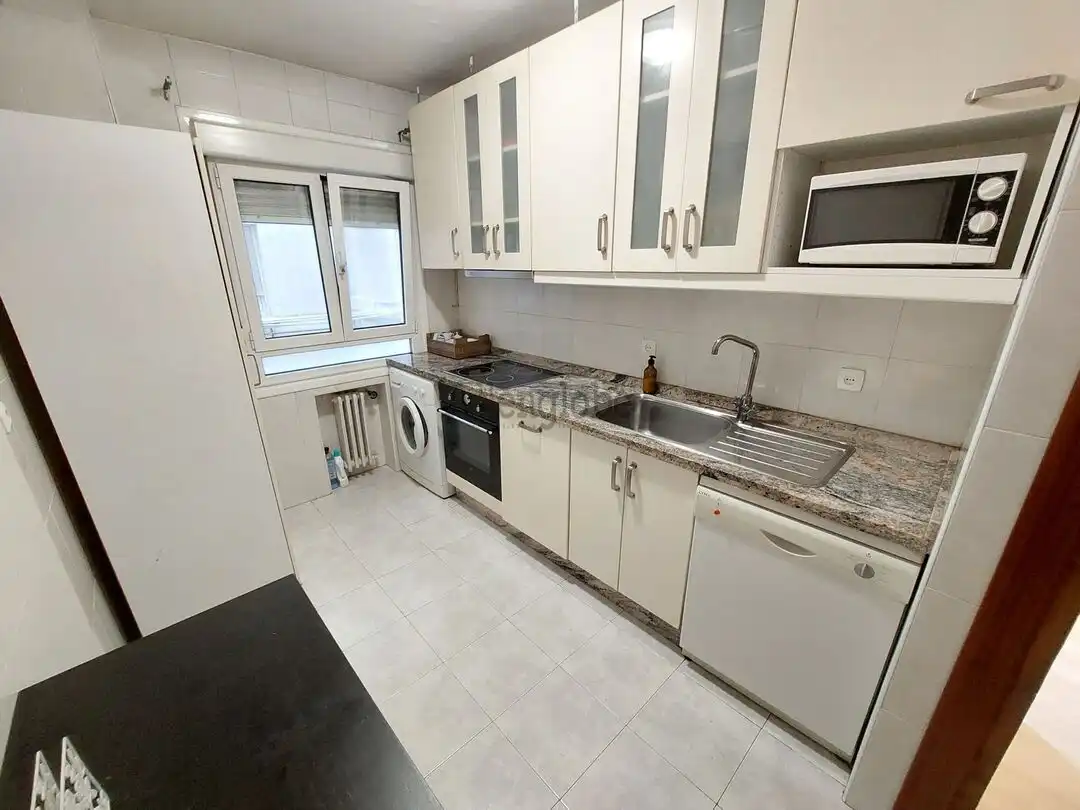 Cocina de Piso de alquiler en Oviedo  con Calefacción y Balcón