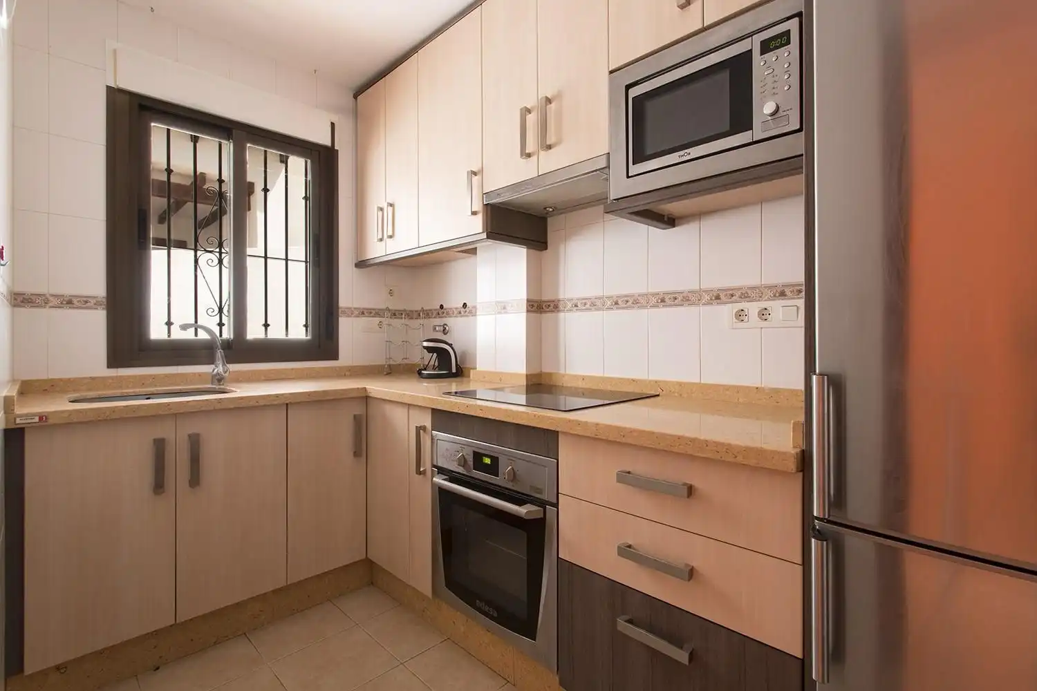 Cocina de Dúplex en venta en Lentegí con Aire acondicionado, Terraza y Amueblado