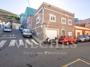 Casa in vendita a Calle Hermanas Manrique 35