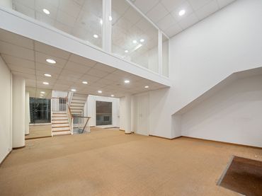 Business premises to rent in Centre