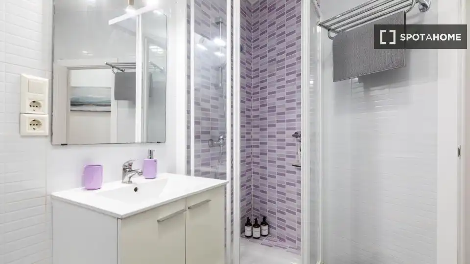 Room in Les Tendetes - Avenida Burjassot