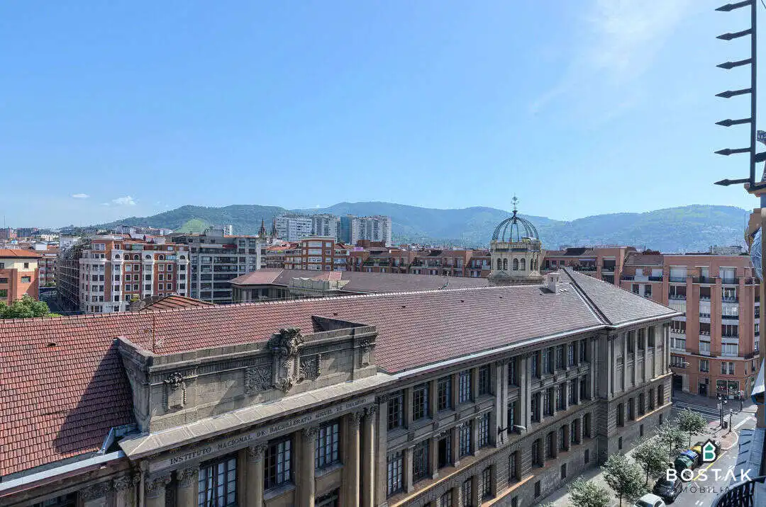 Vista exterior de Ático de alquiler en Bilbao  con Calefacción, Terraza y Balcón
