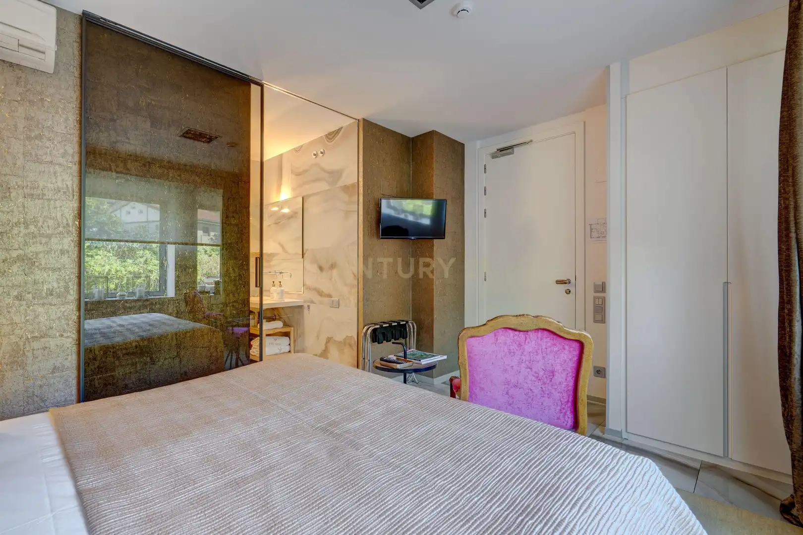 Dormitori de Casa o xalet en venda en Donostia - San Sebastián  amb Aire condicionat, Jardí privat i Piscina