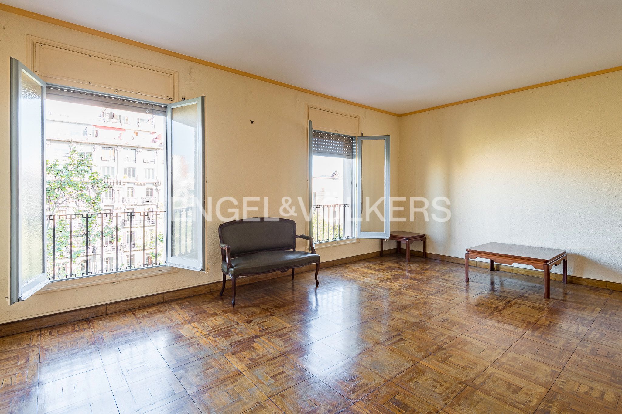 Sala d'estar de Apartament en venda en  Barcelona Capital amb Calefacció, Parquet i Terrassa