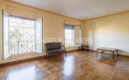 Sala d'estar de Apartament en venda en  Barcelona Capital amb Calefacció, Parquet i Terrassa