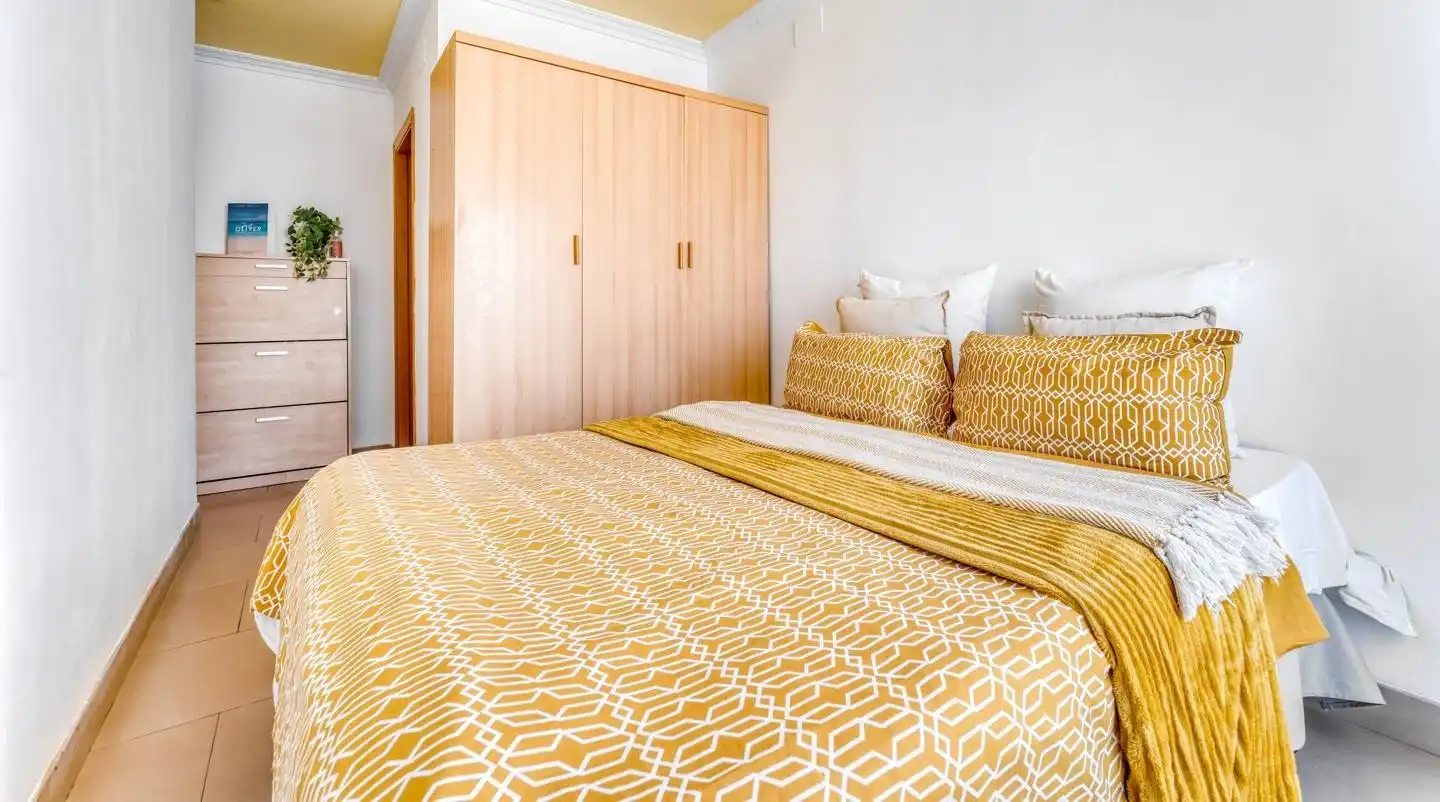Schlafzimmer von Dachboden zum Verkauf in Cambrils mit Heizung, Terrasse und Balkon