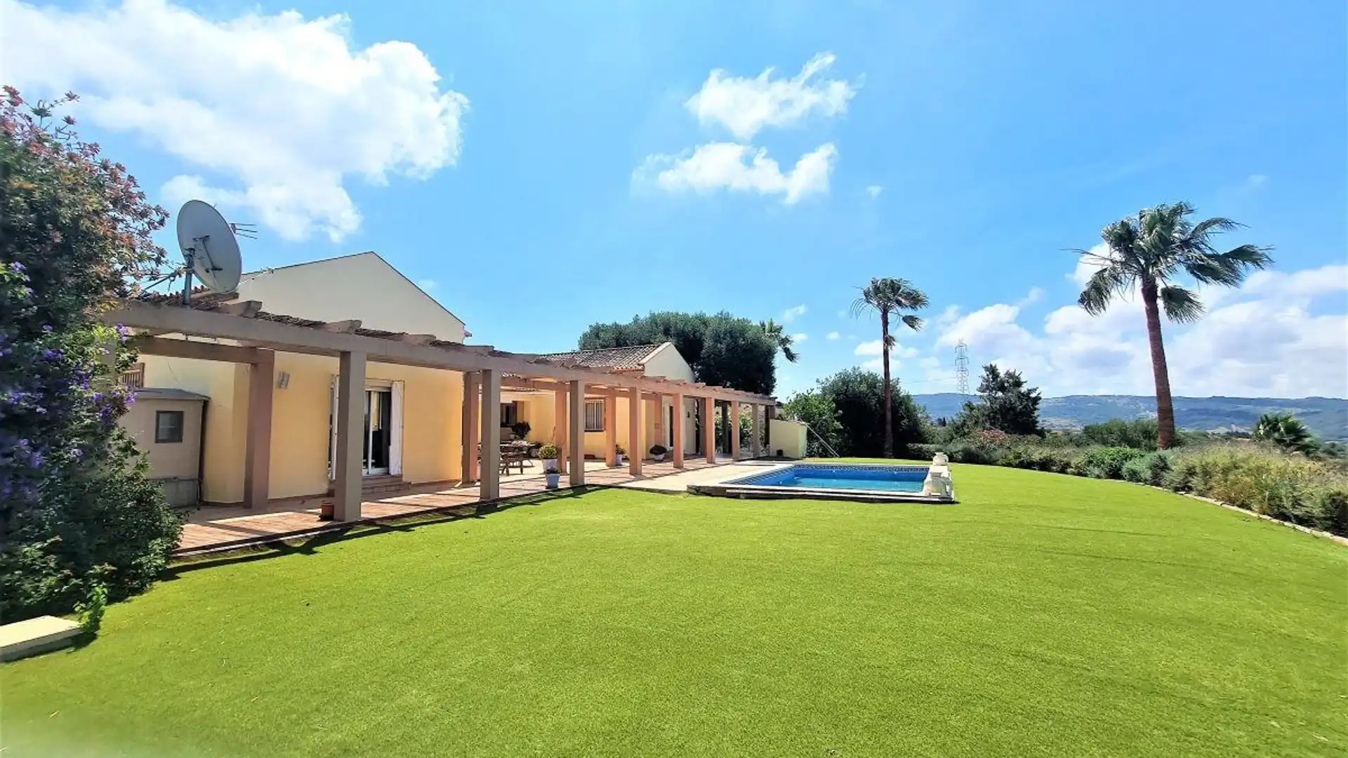 Exterior view of Country homes for sale in San Martín del Tesorillo  with Swimming Pool