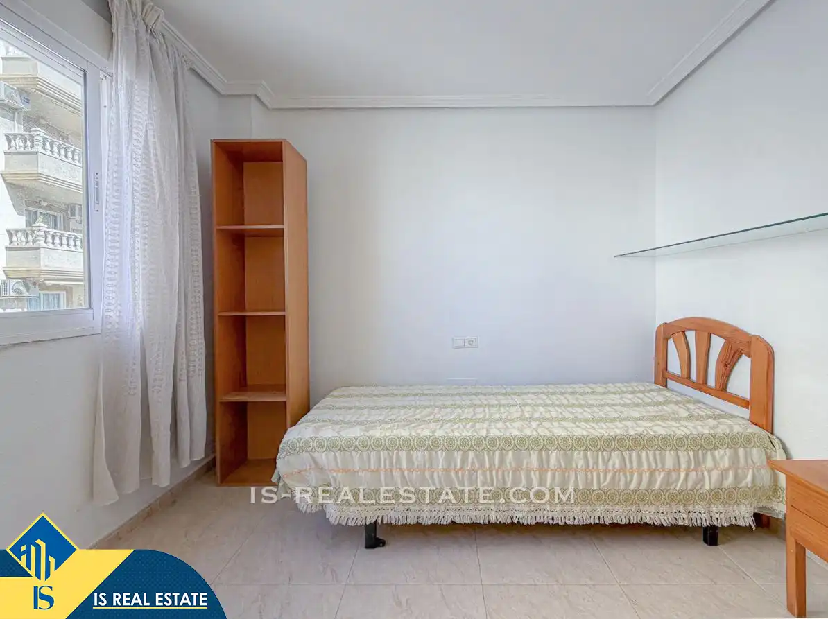 Dormitori de Apartament en venda en Torrevieja amb Calefacció, Moblat i Forn
