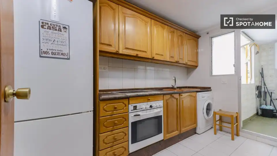 Cocina de Piso de alquiler en Valencia con Aire acondicionado, Calefacción y Amueblado
