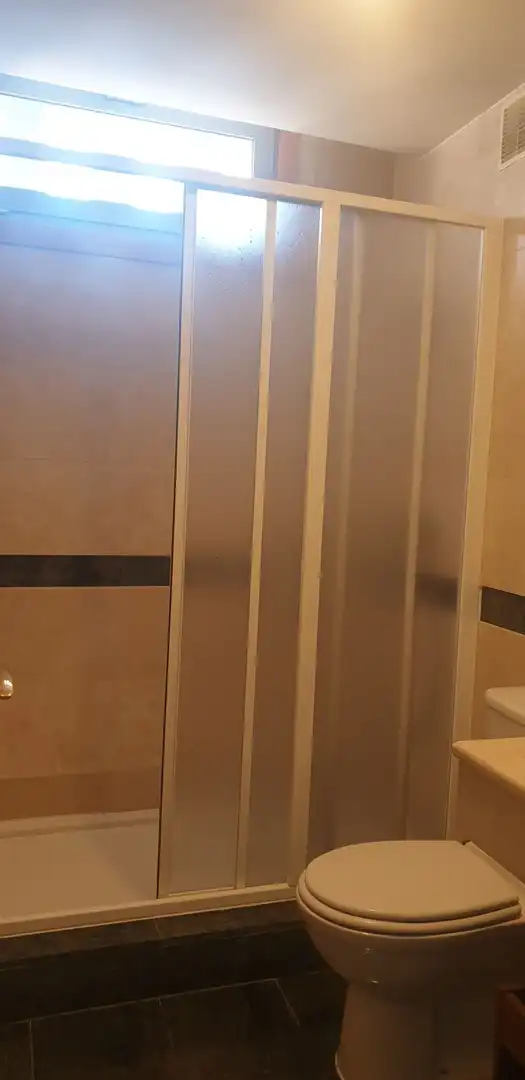 Baño de Apartamento de alquiler en Santiago de Compostela  con Calefacción, Parquet y Trastero