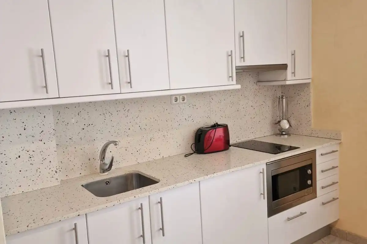 Cocina de Apartamento de alquiler en Girona con Aire acondicionado, Calefacción y Terraza
