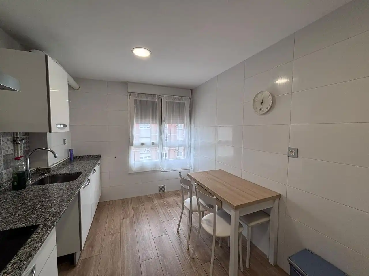 Küche von Wohnung zur Miete in Gijón  mit Heizung und Möbliert