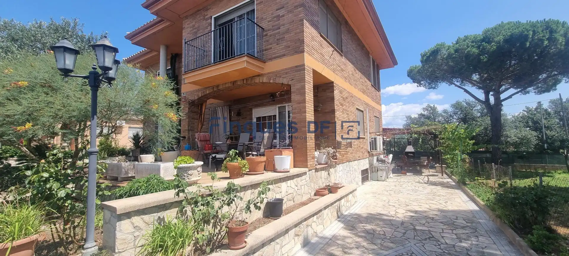 Detached house with garden for sale in Sils