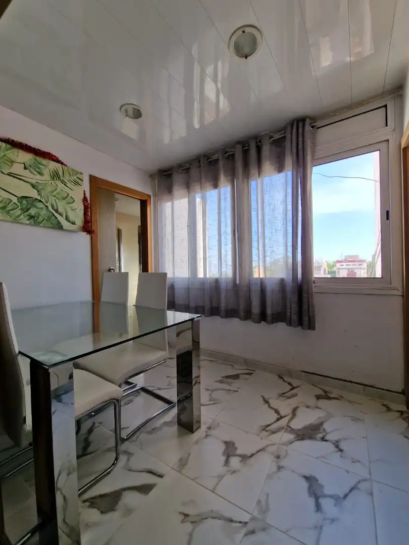 Comedor de Piso en venta en Badalona con Trastero, Horno y Balcón