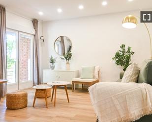 Living room of Flat to rent in  Madrid Capital  with Air Conditioner and Balcony