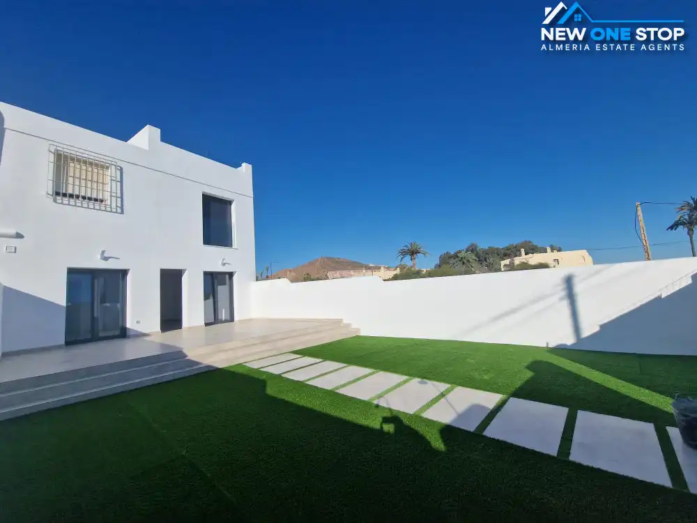 Vista exterior de Casa adosada en venda en Mojácar amb Jardí privat, Terrassa i Piscina