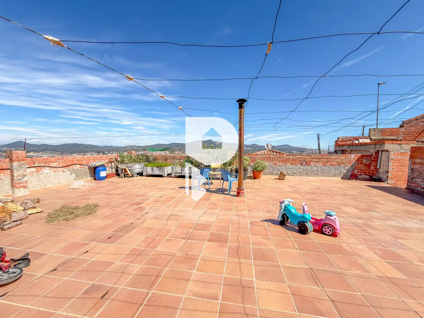 Terrasse von Haus oder Chalet zum Verkauf in Sant Vicenç Dels Horts mit Terrasse, Abstellraum und Fernseher
