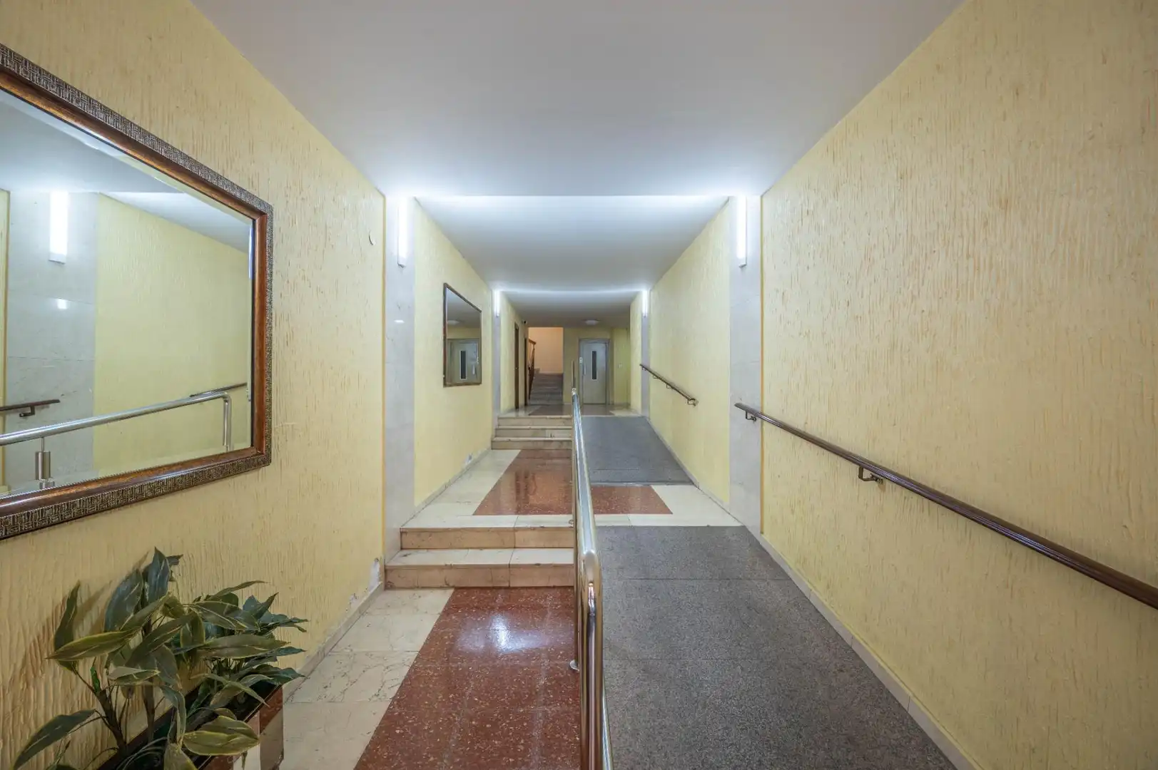 Flat for sale in Granada
