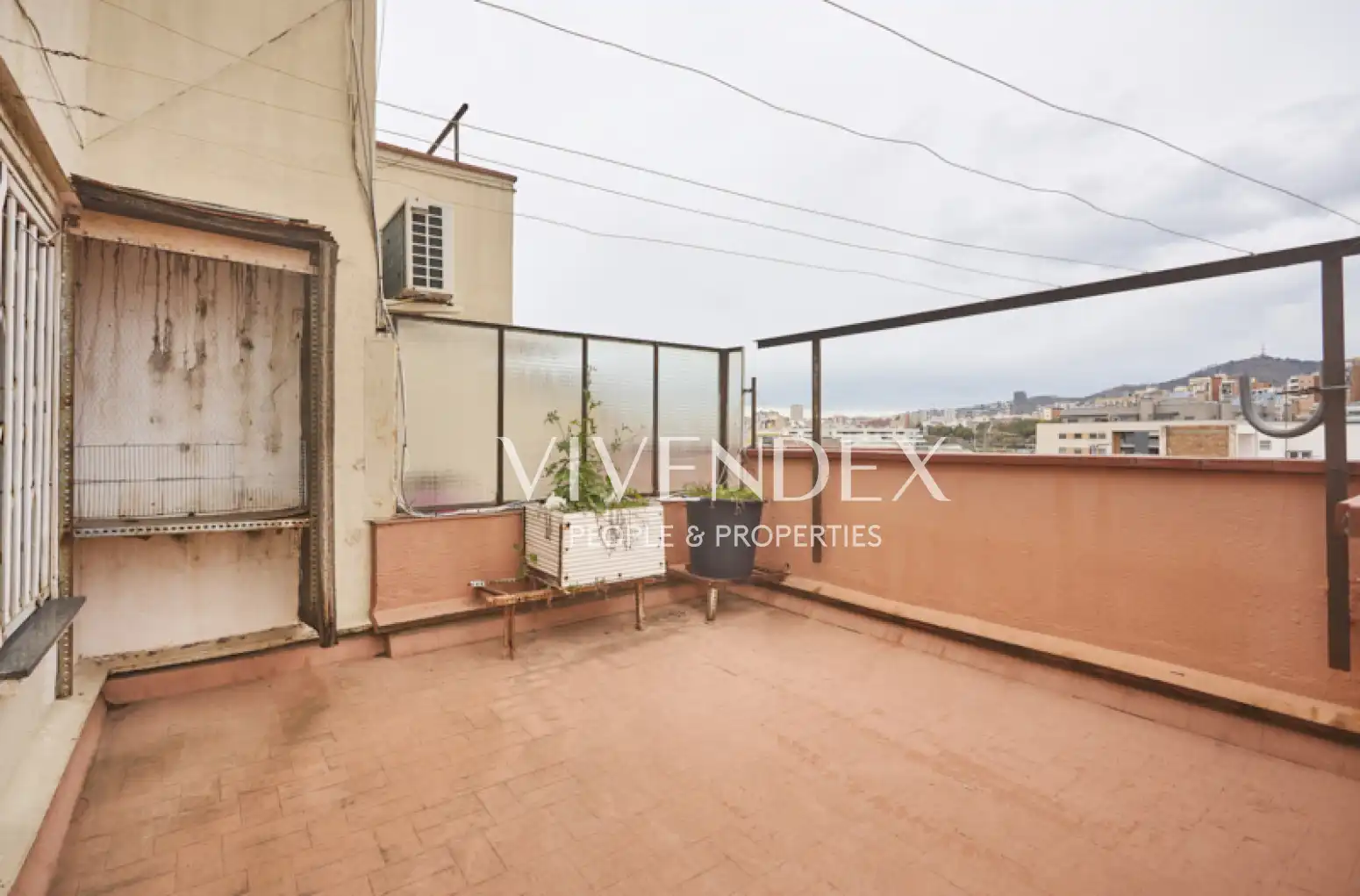 Terraza de Ático en venta en L'Hospitalet de Llobregat con Aire acondicionado, Calefacción y Terraza