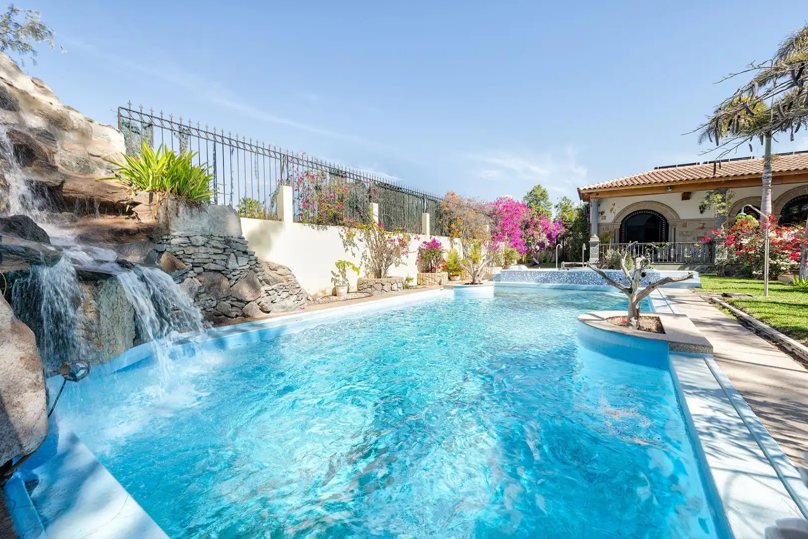 Piscina de Casa o xalet en venda en San Bartolomé de Tirajana amb Jardí privat, Terrassa i Traster