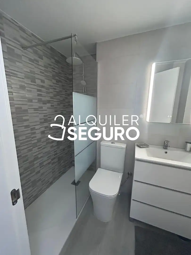 Badezimmer von Wohnung zur Miete in Toledo mit Klimaanlage, Heizung und Terrasse