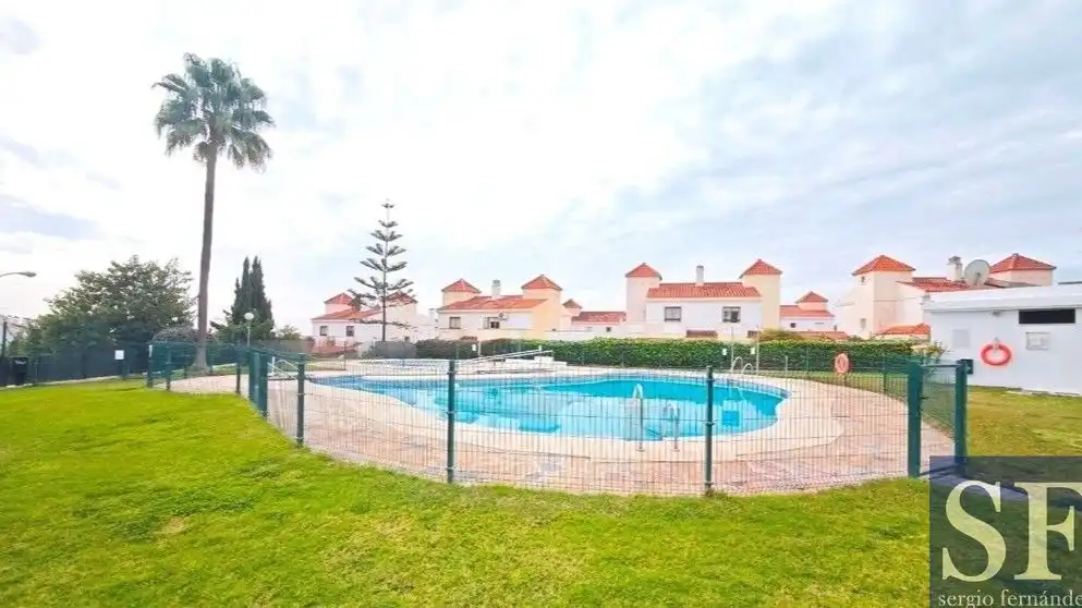 Piscina de Casa adosada en venda en Vélez-Málaga