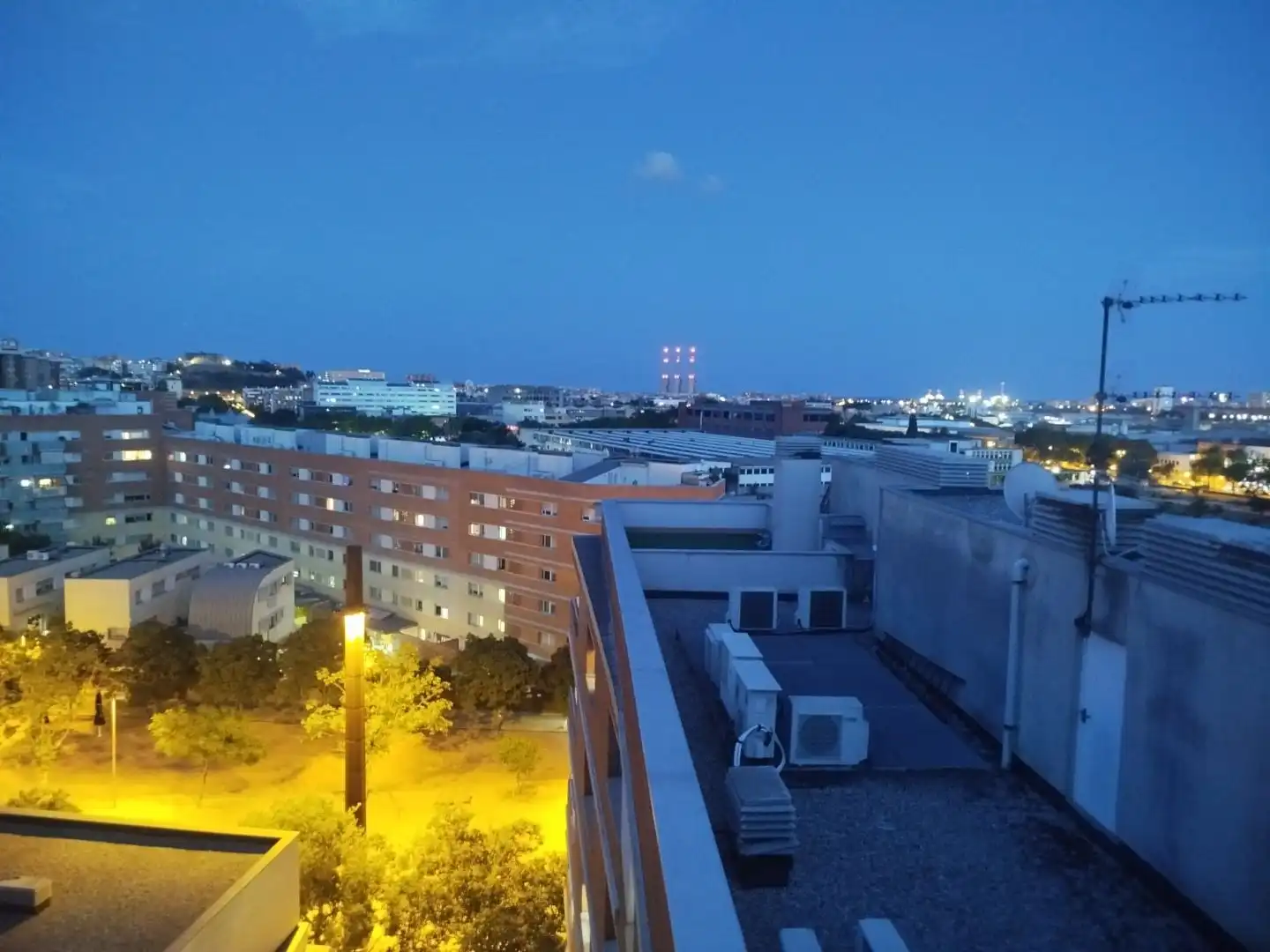 Exterior view of Duplexes for sale in  Barcelona Capital  with Air Conditioner and Terrace
