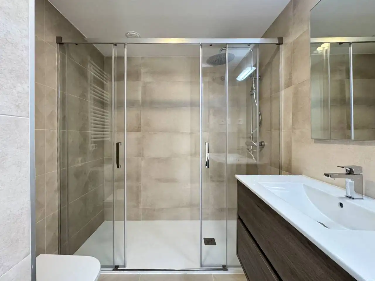 Baño de Piso en venta en Cubelles con Aire acondicionado, Calefacción y Terraza