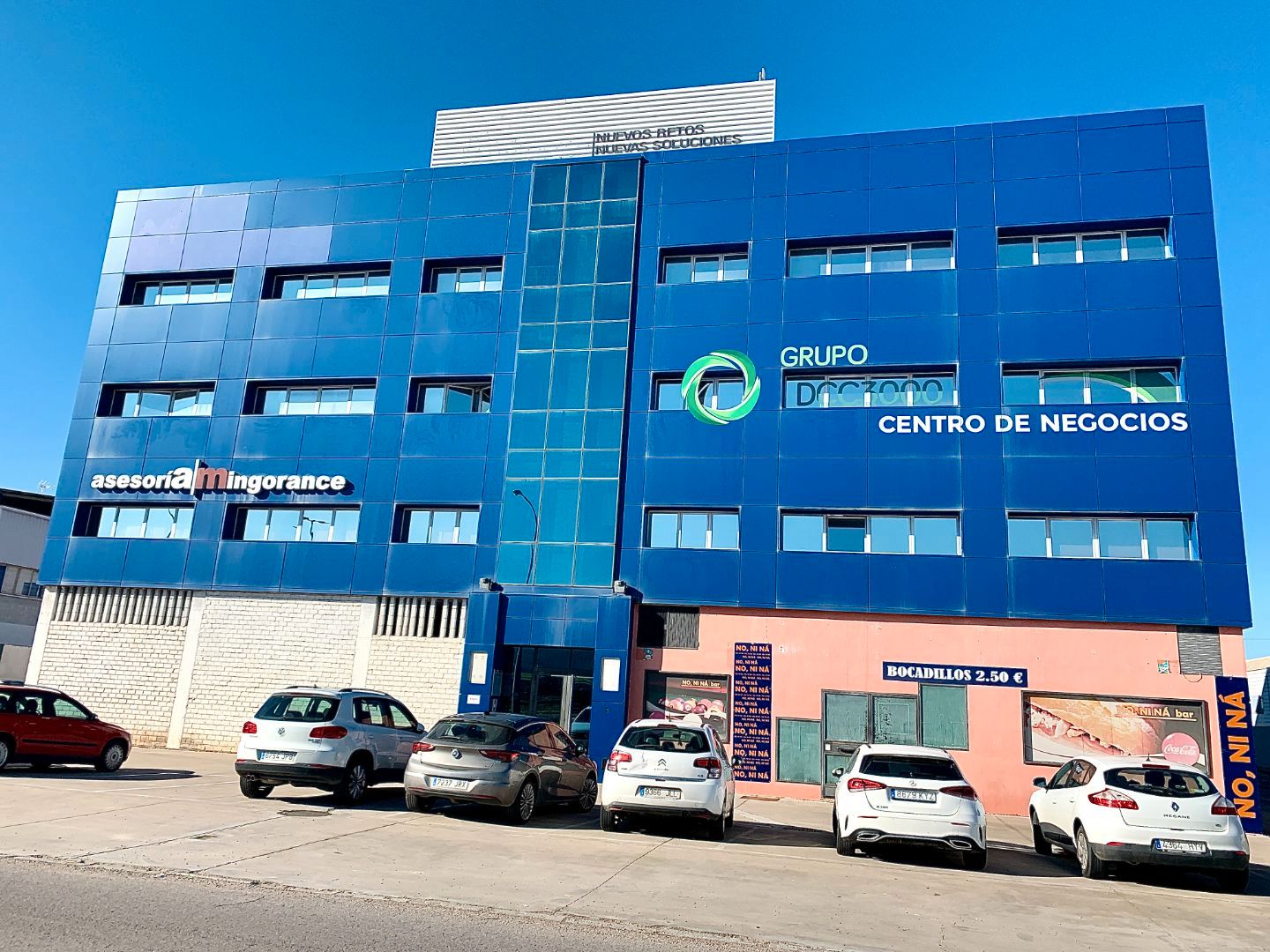 Vista exterior de Oficina de lloguer en  Córdoba Capital amb Aire condicionat i Calefacció