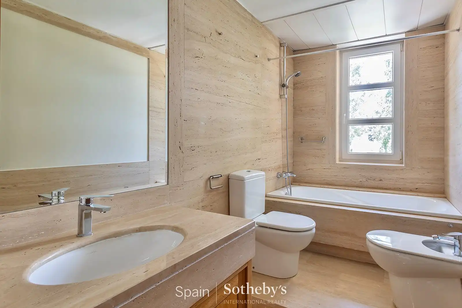 Bathroom of Houses for sale in Fuencarral - El Pardo