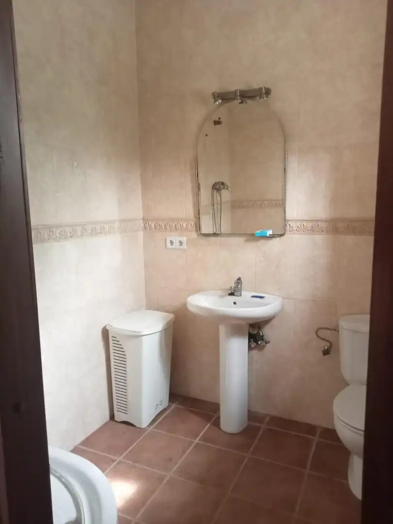 Bany de Finca rústica en venda en Córdoba amb Aire condicionat, Calefacció i Jardí privat