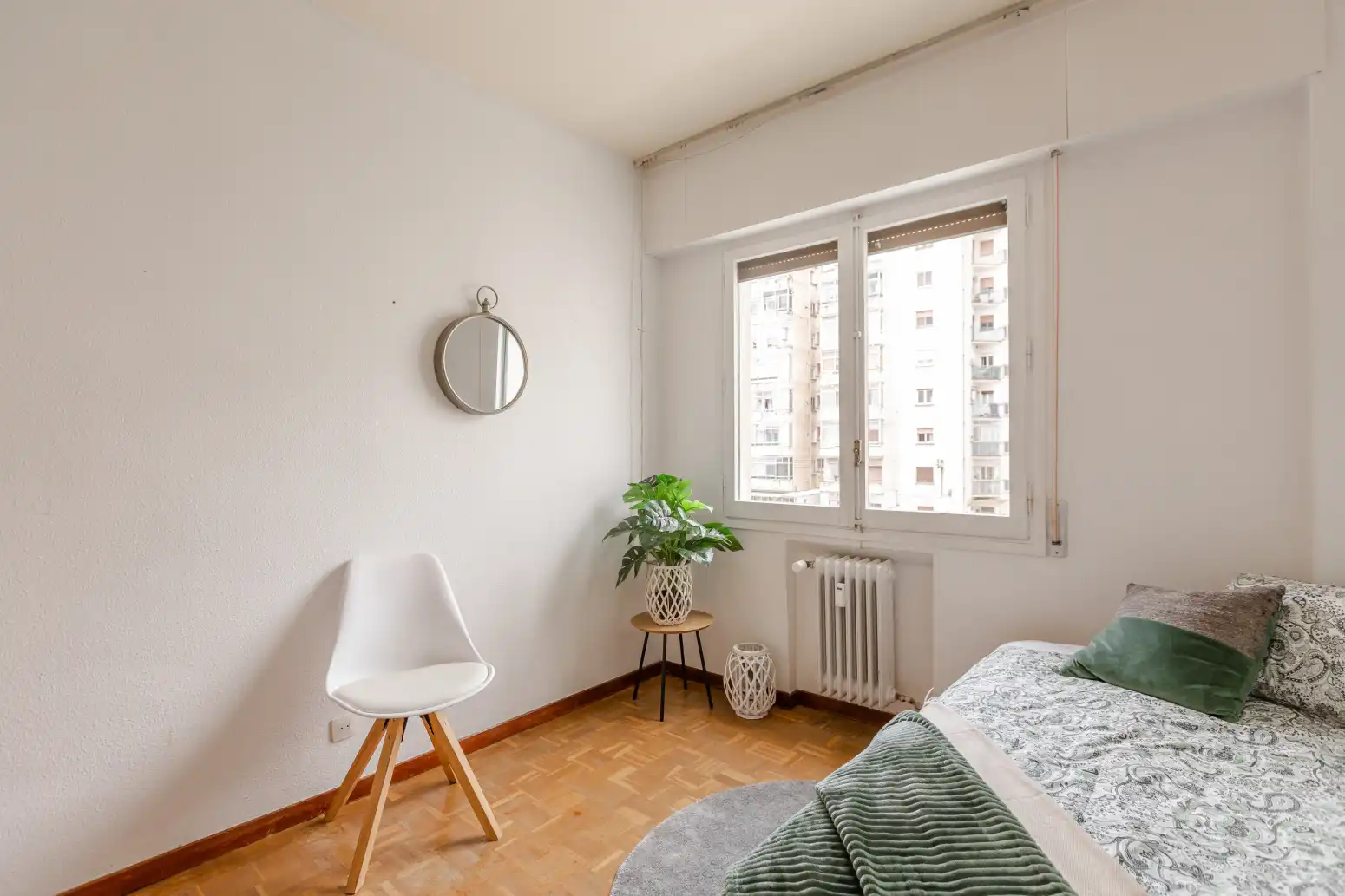 Habitación de Piso en venta en  Pamplona / Iruña con Calefacción, Parquet y Terraza