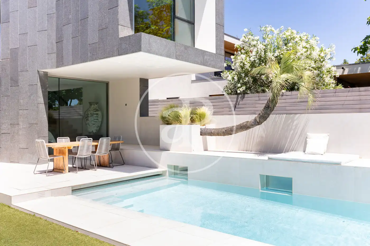 Piscina de Casa o xalet en venda en Sant Cugat del Vallès amb Aire condicionat, Calefacció i Jardí privat