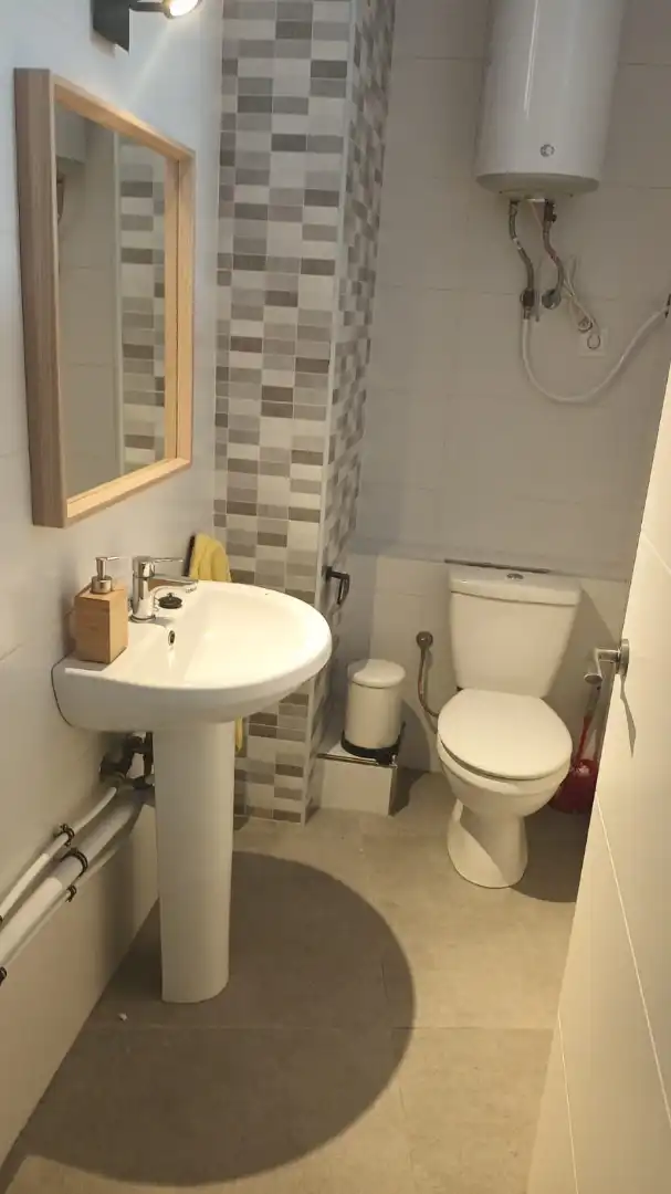 Badezimmer von Geschaftsraum zur Miete in Nerja mit Klimaanlage und Heizung