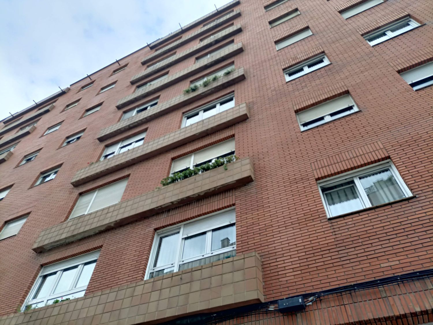 Vista exterior de Pis en venda en Oviedo  amb Calefacció, Traster i Piscina