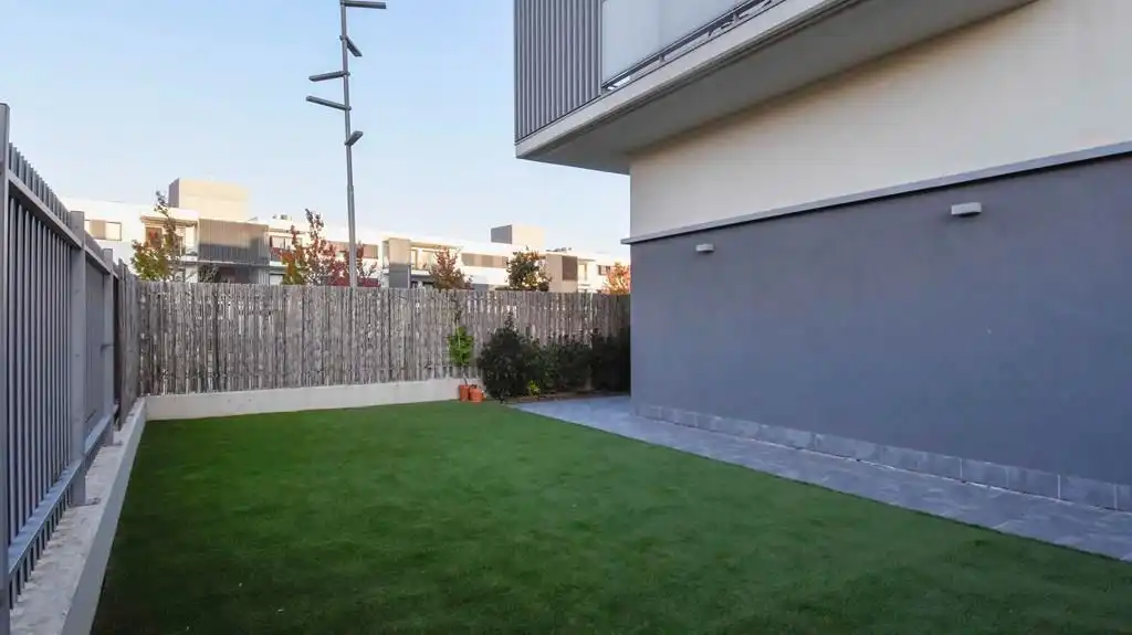 Terrasse von Wohnung zur Miete in Domeny