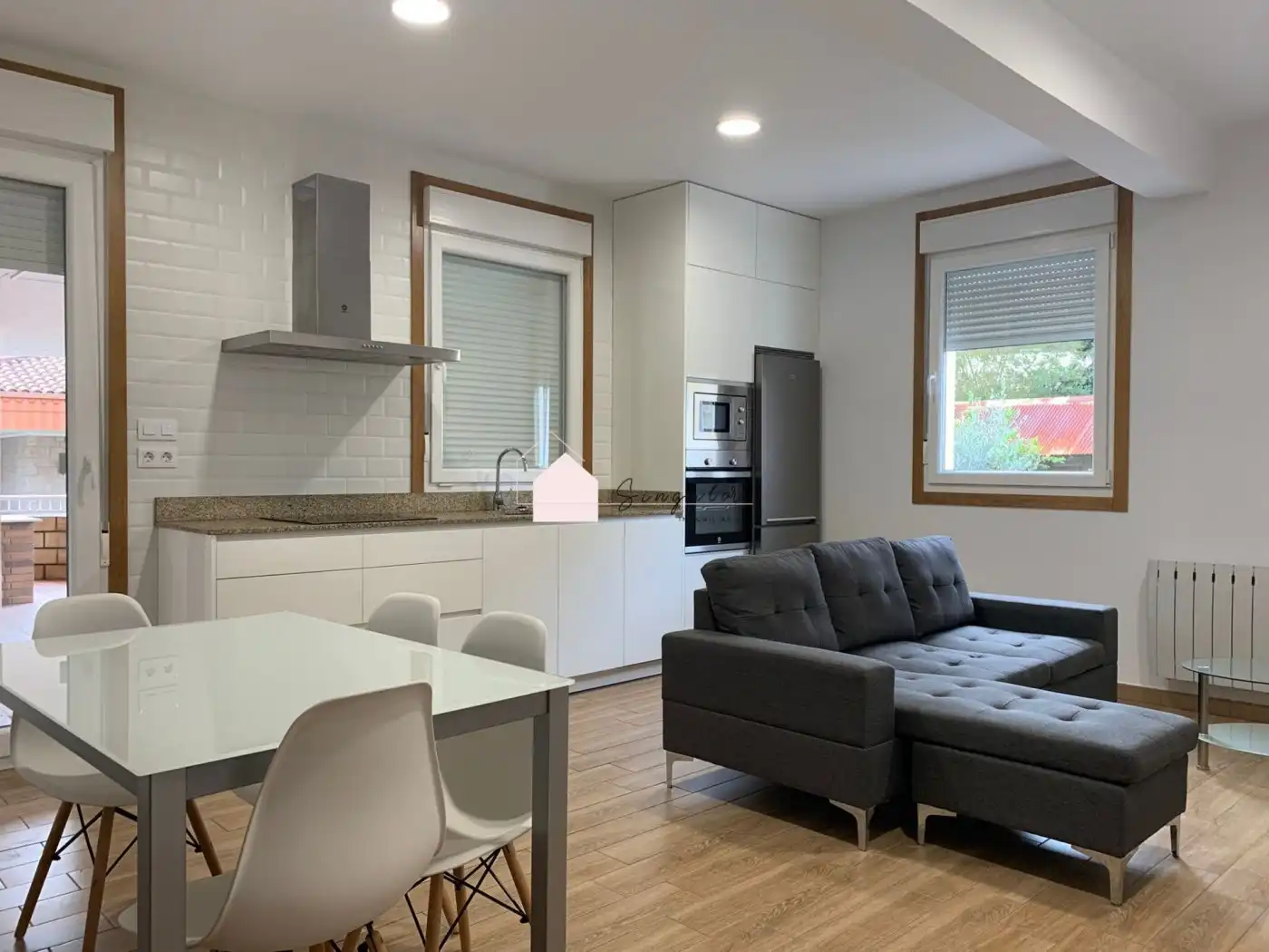 Wohnzimmer von Wohnung zur Miete in Mos mit Heizung, Terrasse und Abstellraum