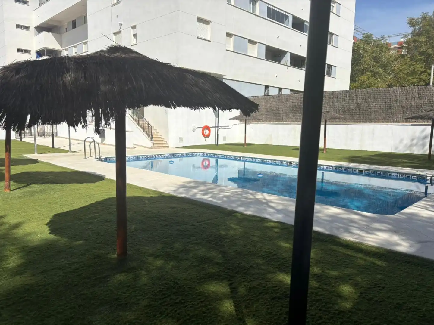 Schwimmbecken von Wohnung zum Verkauf in Bormujos mit Klimaanlage, Terrasse und Abstellraum