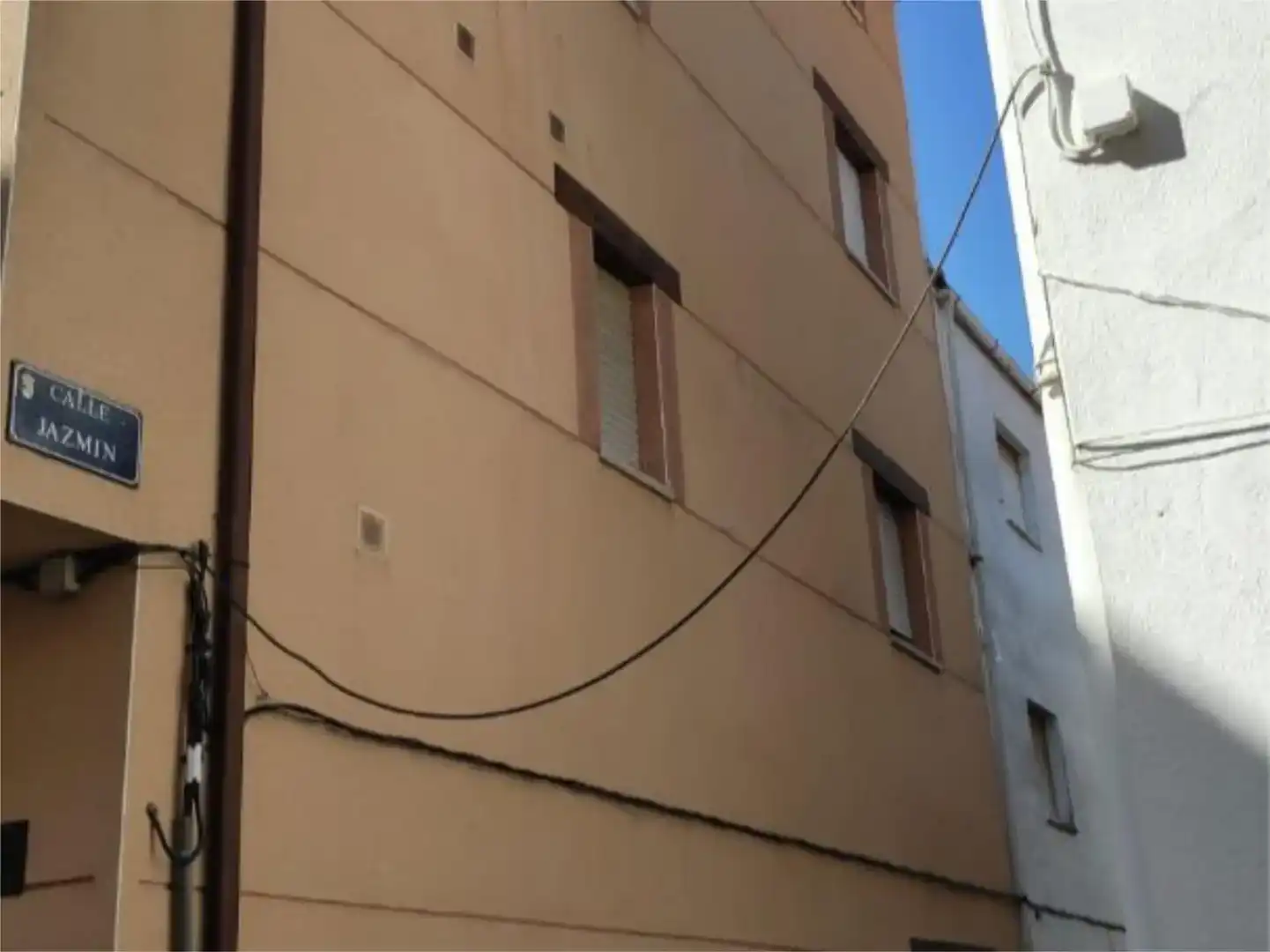 Vista exterior de Casa adosada en venda en Cabezuela del Valle amb Traster i Balcó