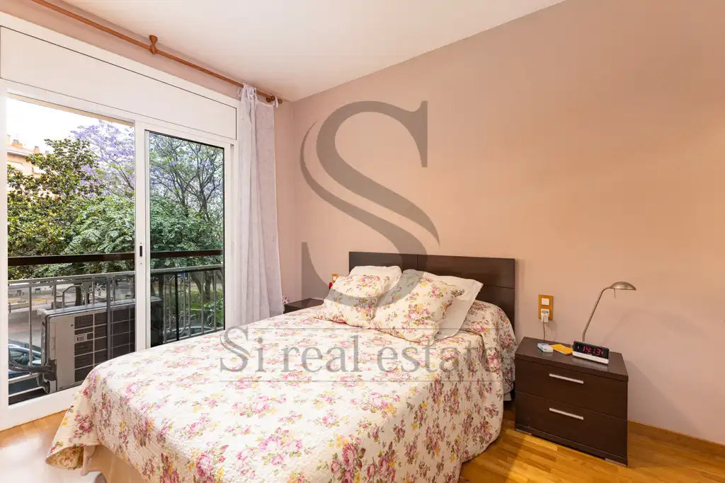 Bedroom of Flat for sale in Barcelona  with Air Conditioner and Parquet flooring